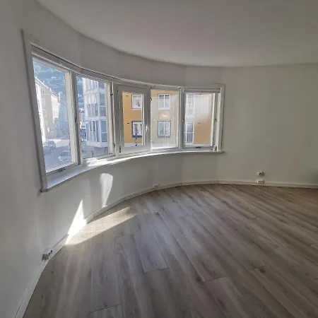 Apartment Leilighet 80 Kvm. Sentrum
